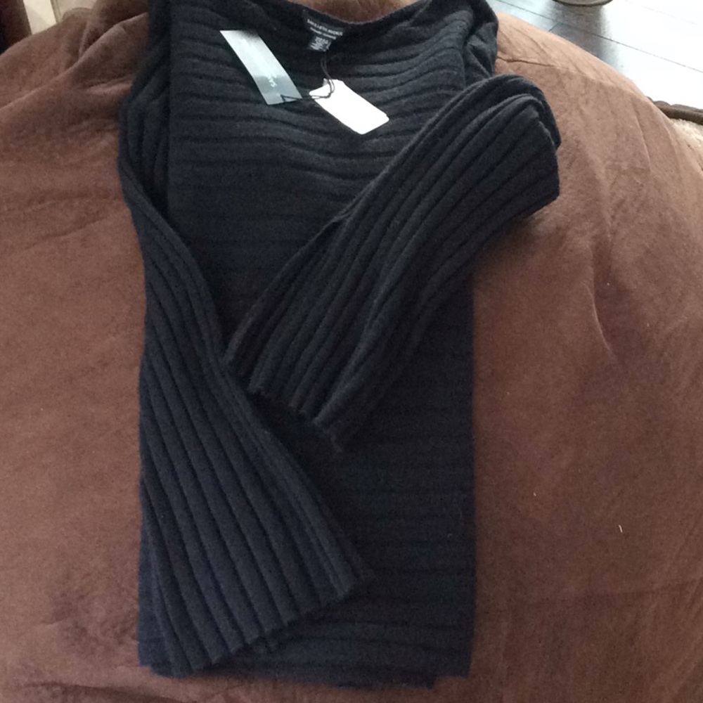 NWT. Saks 5th Ave. Women’s Cashmere sweater.